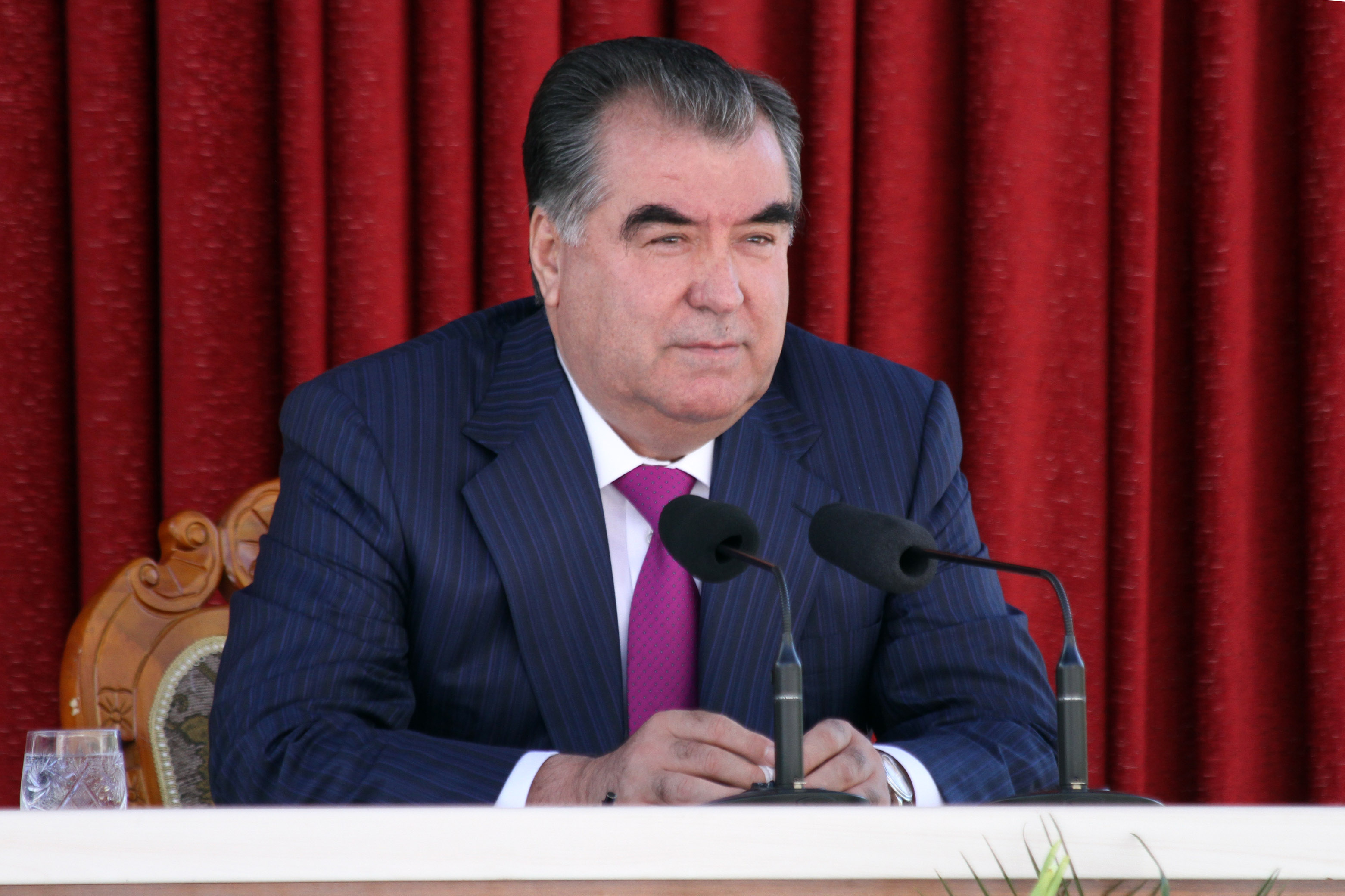 ЭМОМАЛӢ РАҲМОН - ШАХСИЯТИ ХАРИЗМАТИК ВА НАҚШИ Ӯ ДАР ТАҲКИМИ ДАВЛАТДОРИИ ТОҶИКИСТОН