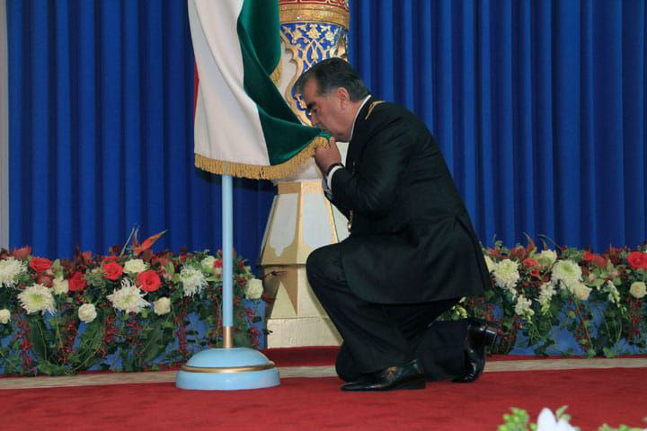 ПАРЧАМИ ДАВЛАТӢ — МОЯИ ИФТИХОР ВА РАМЗИ МУТТАҲИДИИ ТОҶИКОН