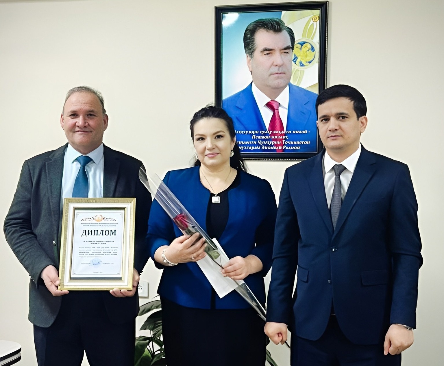 БЕҲТАРИН КИТОБХОНА ДАР НОҲИЯ