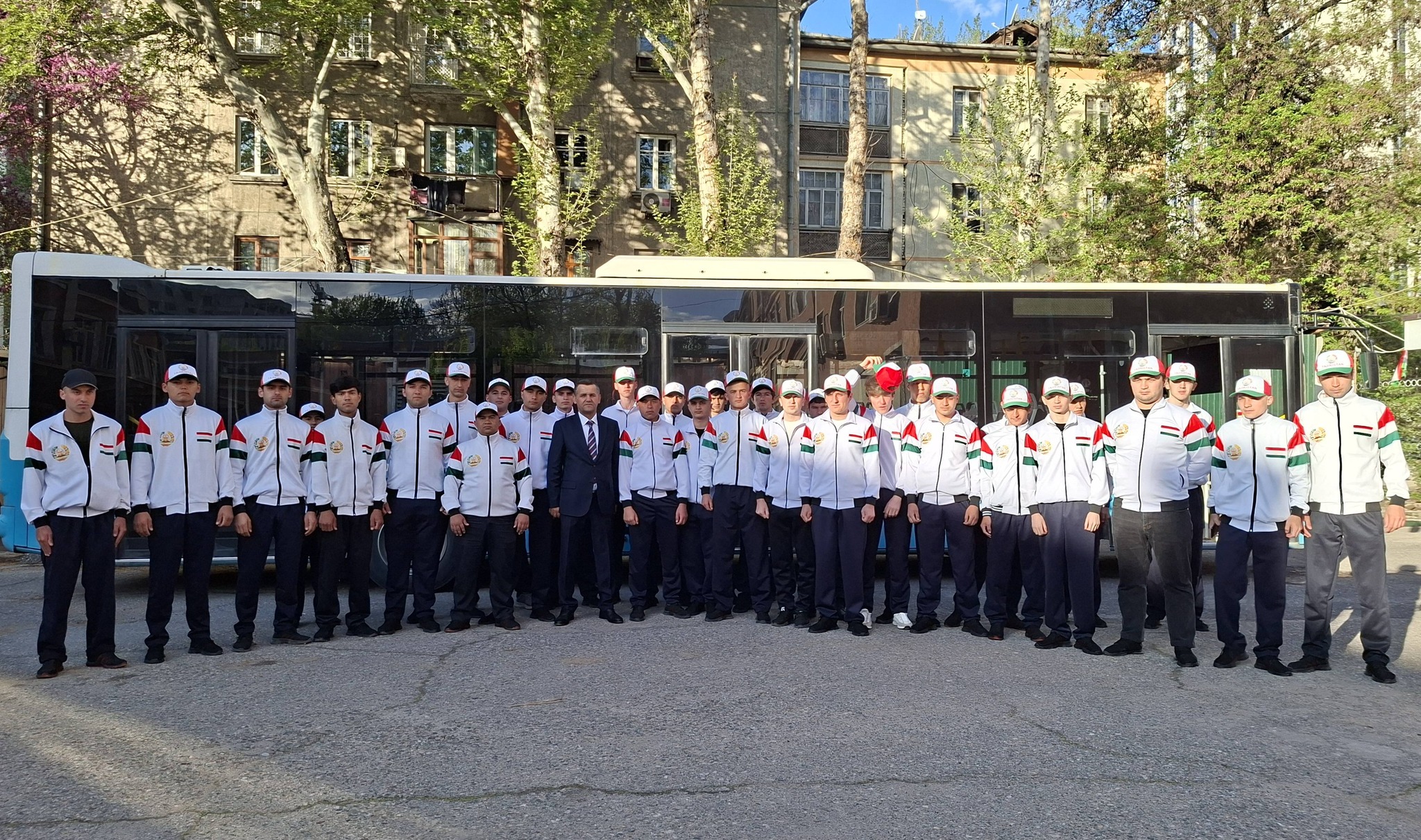 ГУСЕЛИ ХАТМКУНАНДАГОНИ ДОНИШГОҲ БА САФИ ҚУВВАҲОИ МУСАЛЛАҲИ ҶУМҲУРИИ ТОҶИКИСТОН